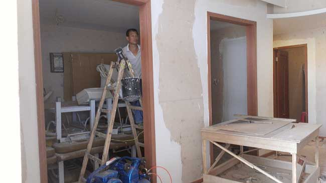 上海美容院商鋪裝修在建施工現(xiàn)場(圖1)