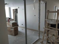 辦公室玻璃隔斷裝修工地現(xiàn)場